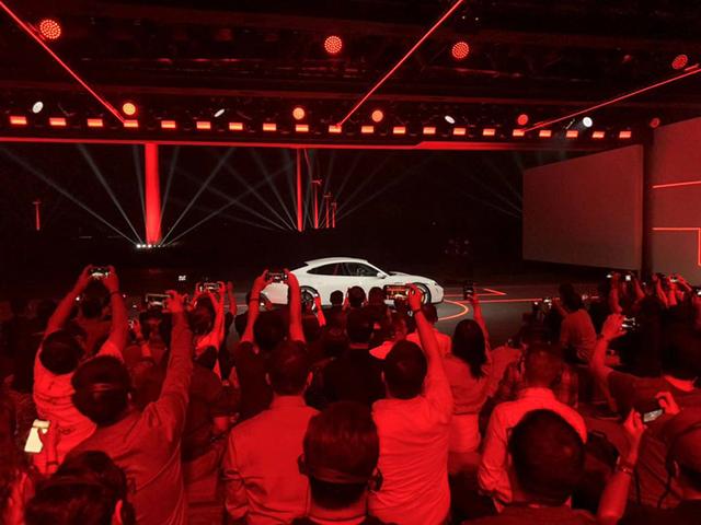 售149.8万元起 保时捷首款纯电动跑车Taycan全球首秀