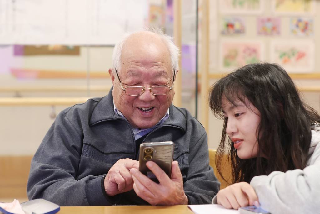 https://q4.itc.cn/q_70/images01/20250515/8c4fe1d93a144b6daf749120050b237c.jpeg